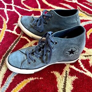Grey suede Converse wedge hi top!